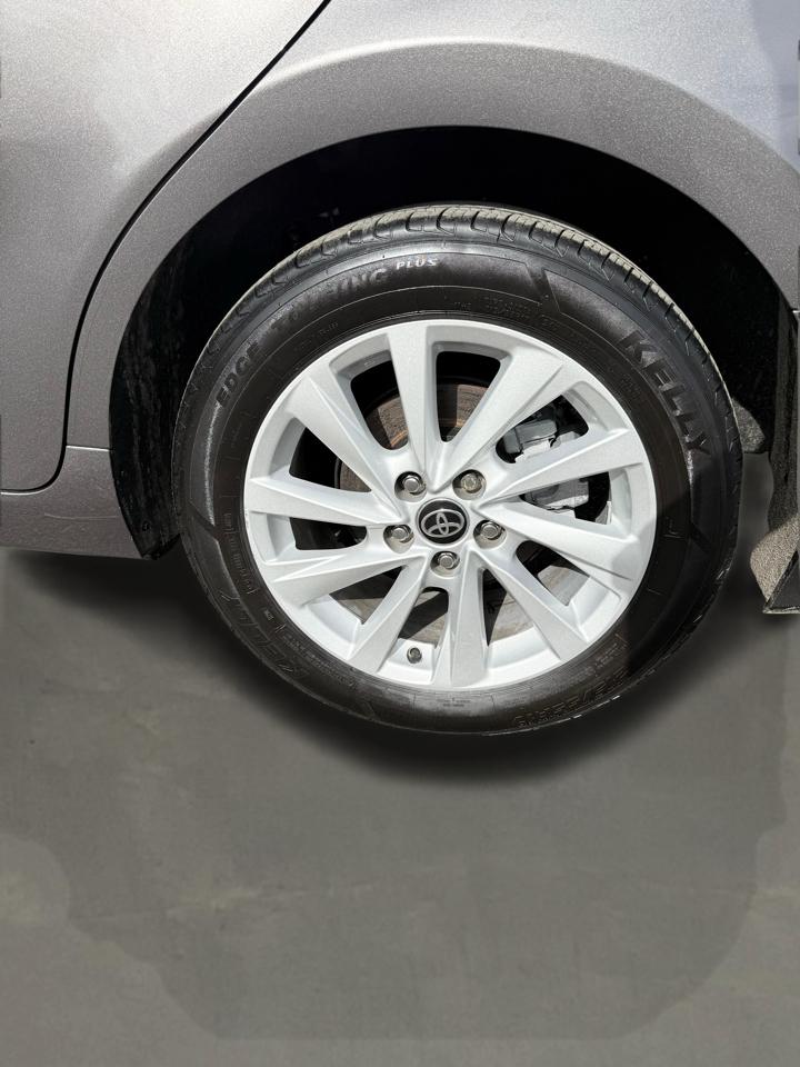 Toyota Camry LE Auto (Natl) 2022