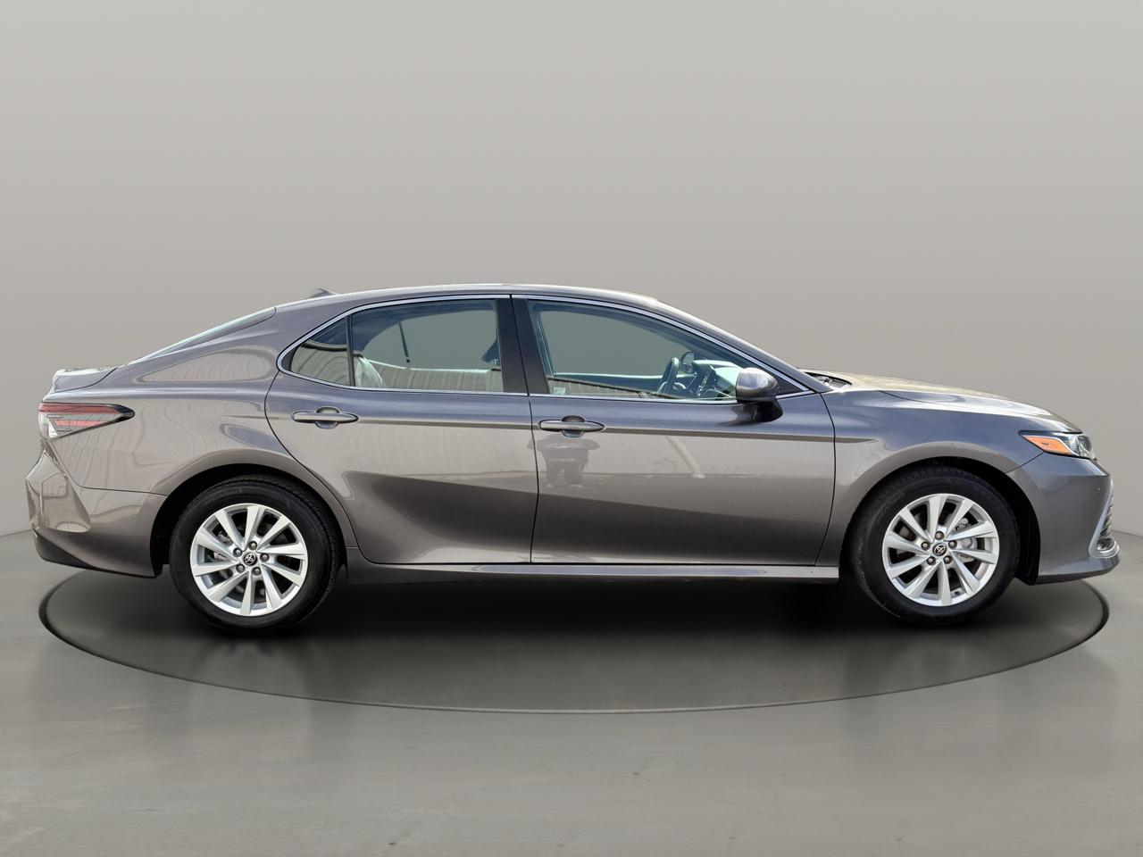 Toyota Camry LE Auto (Natl) 2022