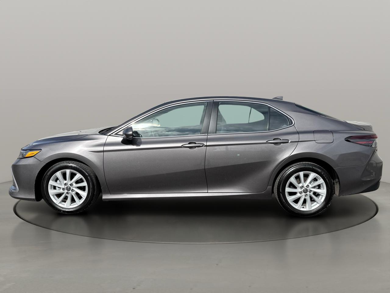 Toyota Camry LE Auto (Natl) 2022