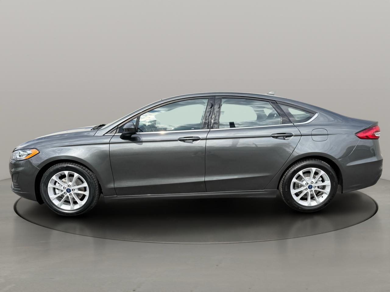 Ford Fusion SE FWD 2019