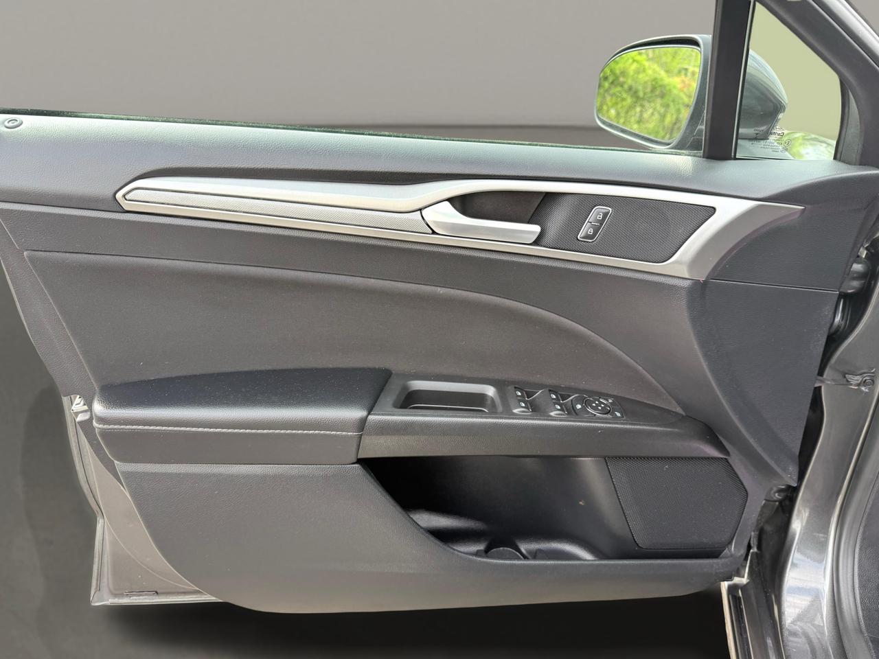 Ford Fusion SE FWD 2019