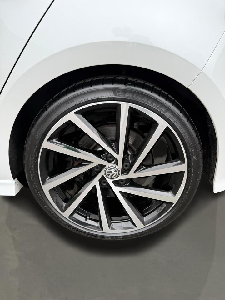 Volkswagen Golf R 4-Door Manual w/DCC/Nav 2017