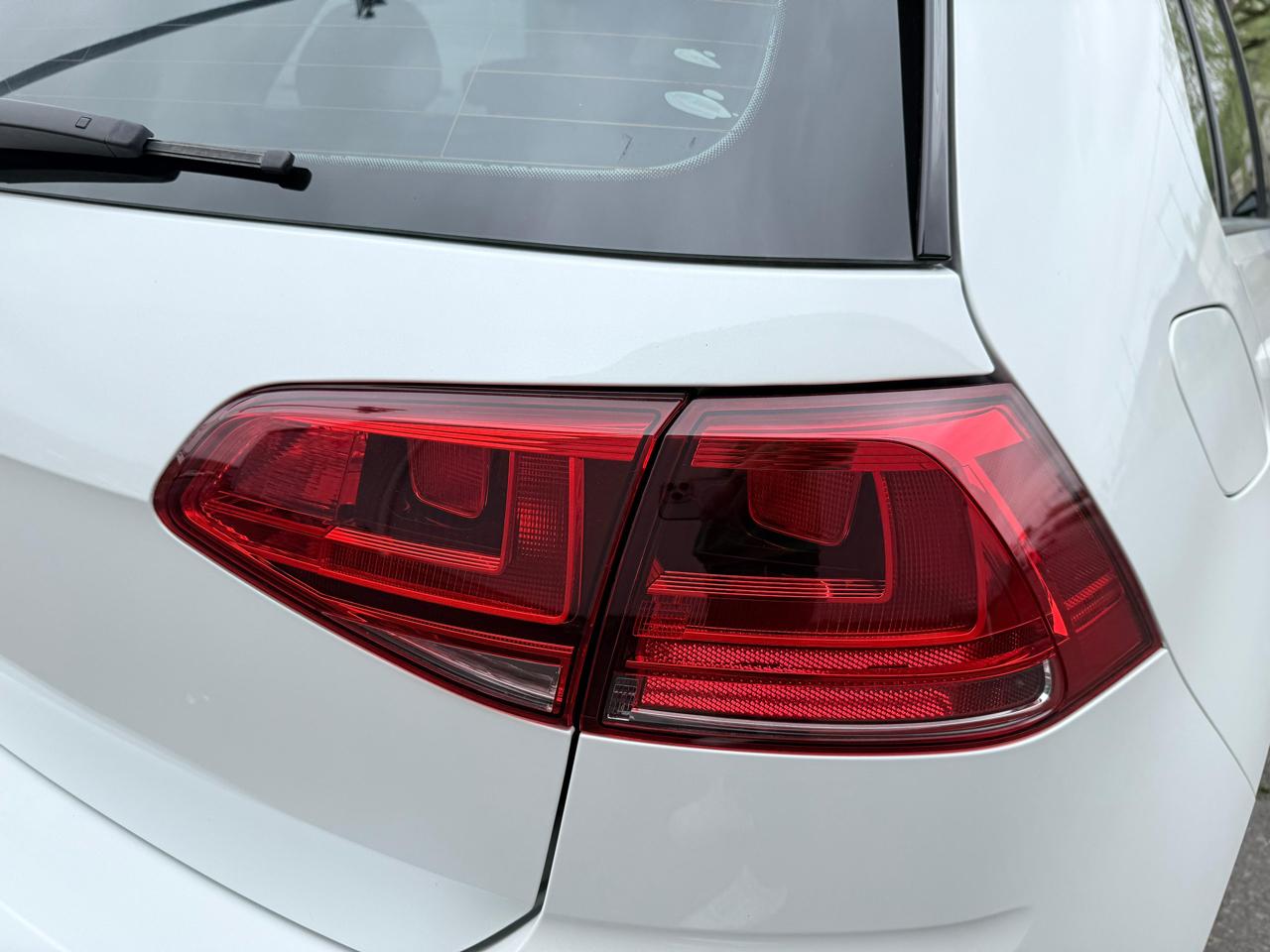 Volkswagen Golf R 4-Door Manual w/DCC/Nav 2017