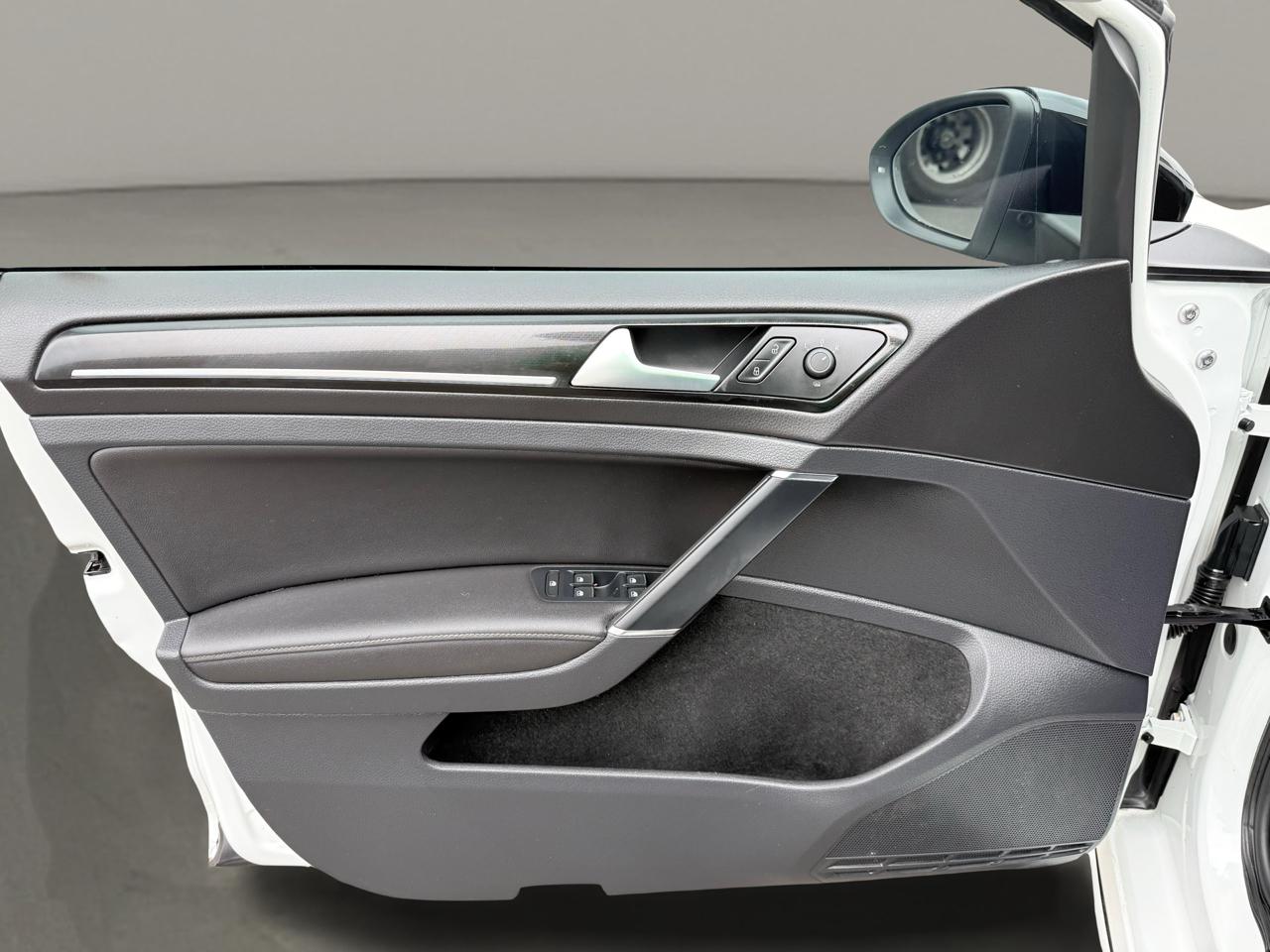 Volkswagen Golf R 4-Door Manual w/DCC/Nav 2017