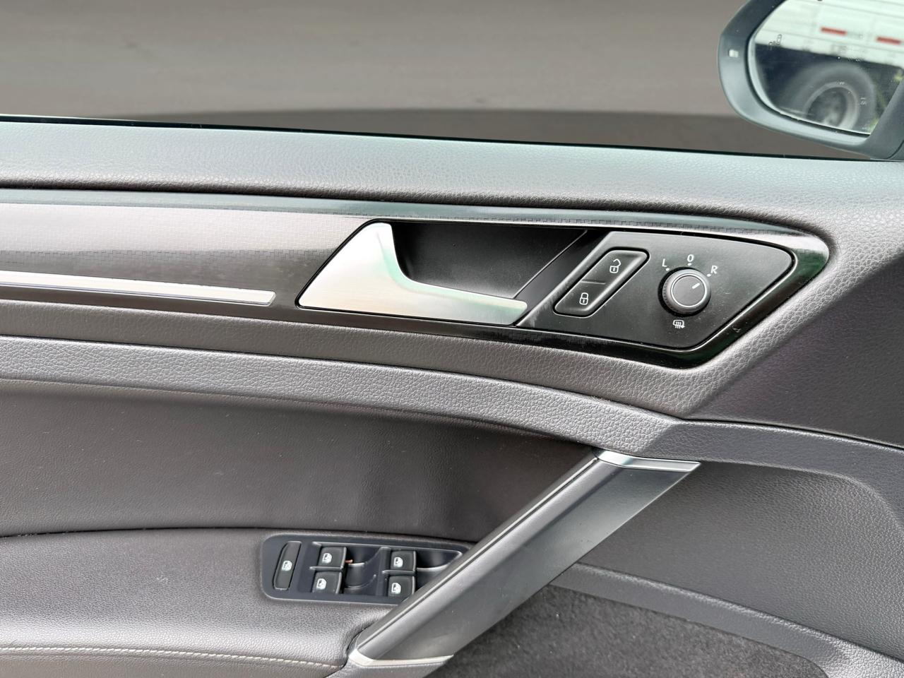 Volkswagen Golf R 4-Door Manual w/DCC/Nav 2017