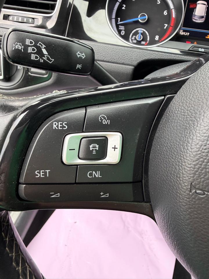 Volkswagen Golf R 4-Door Manual w/DCC/Nav 2017