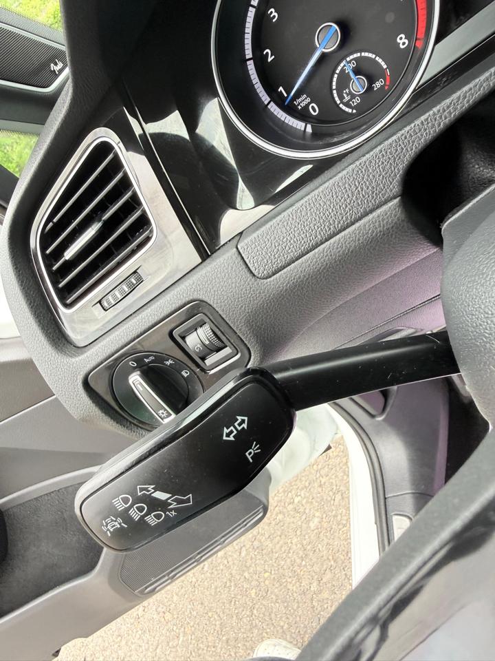 Volkswagen Golf R 4-Door Manual w/DCC/Nav 2017