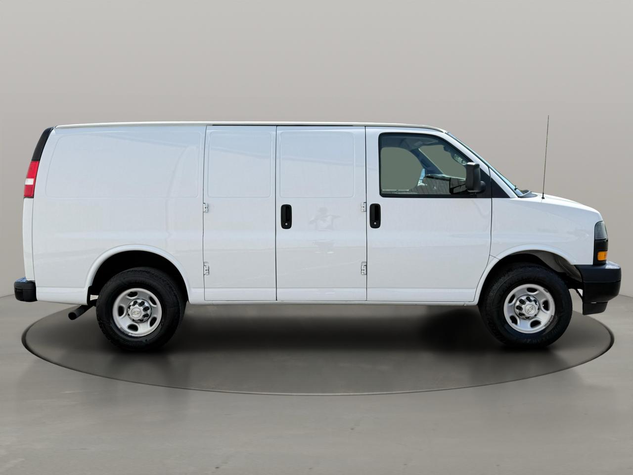 Chevrolet Express Cargo Van RWD 2500 135" 2021