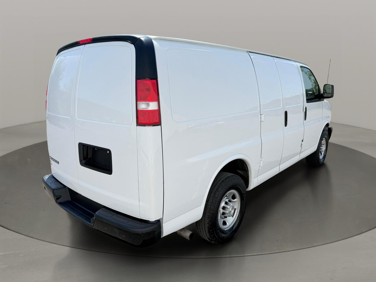 Chevrolet Express Cargo Van RWD 2500 135" 2021