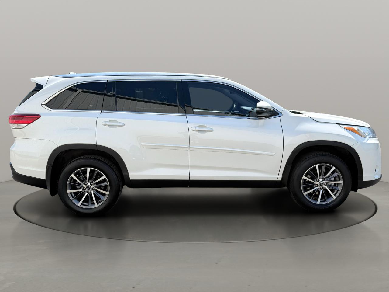 Toyota Highlander XLE V6 AWD (Natl) 2019