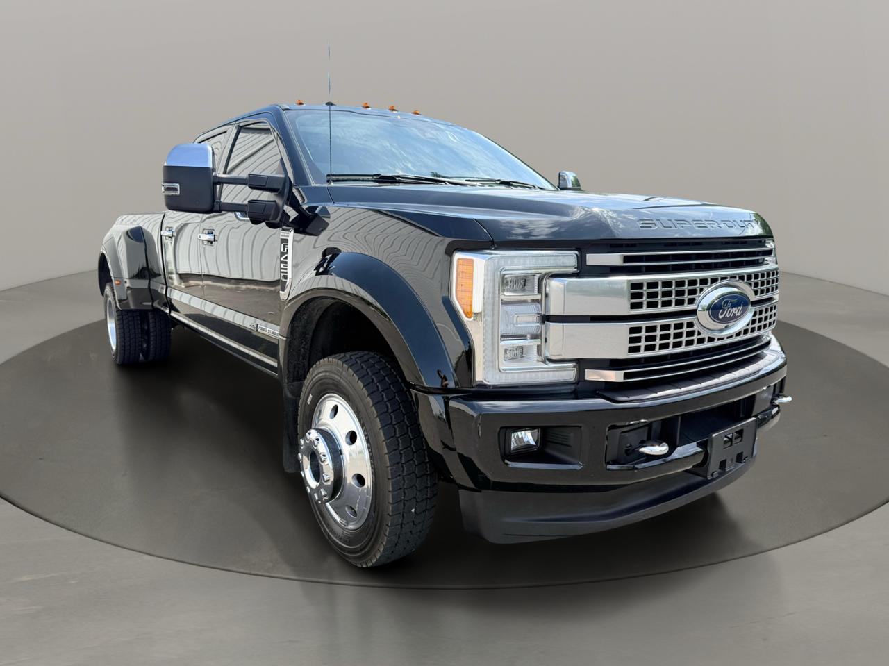 Ford Super Duty F-450 DRW Platinum 4WD Crew Cab 8' Box 2018