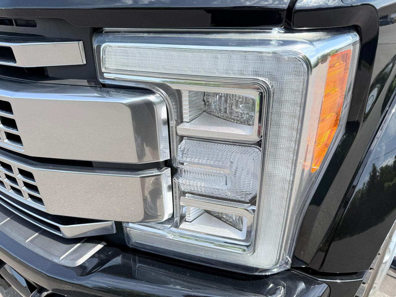 Ford Super Duty F-450 DRW Platinum 4WD Crew Cab 8' Box 2018