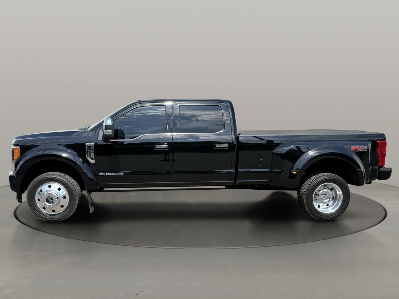 Ford Super Duty F-450 DRW Platinum 4WD Crew Cab 8' Box 2018