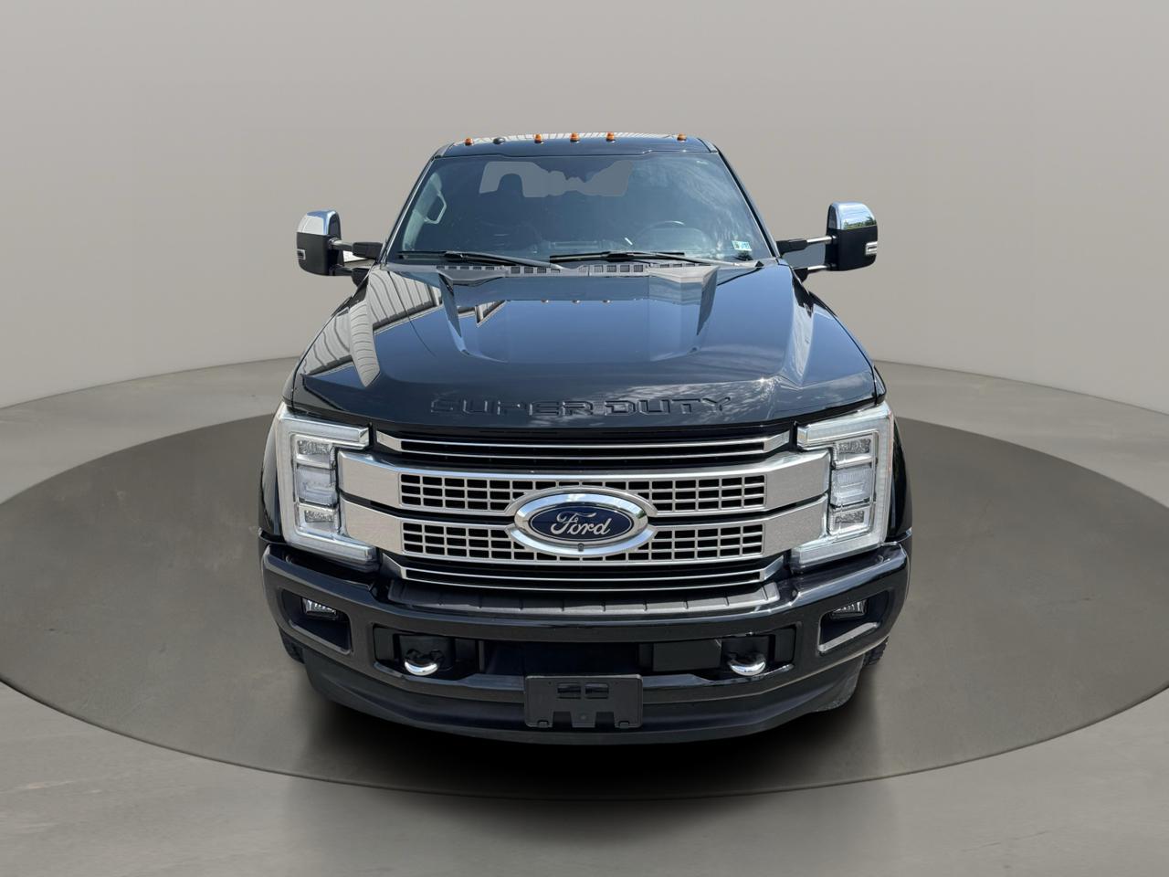 Ford Super Duty F-450 DRW Platinum 4WD Crew Cab 8' Box 2018