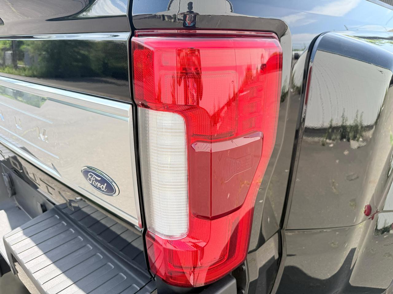 Ford Super Duty F-450 DRW Platinum 4WD Crew Cab 8' Box 2018
