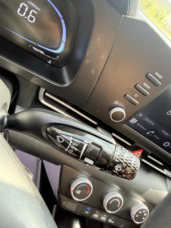 Hyundai Elantra SE IVT 2025