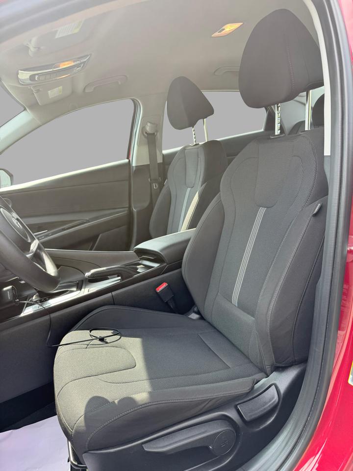 Hyundai Elantra SE IVT 2025