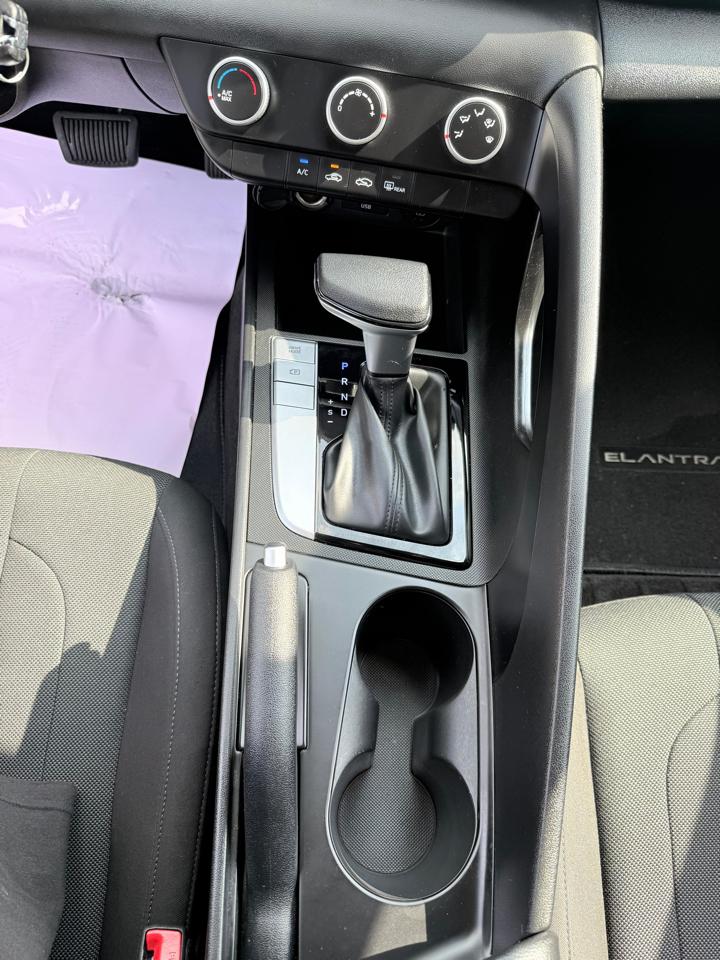 Hyundai Elantra SE IVT 2025