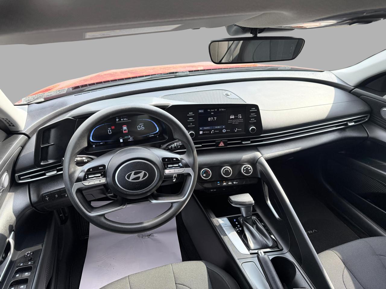 Hyundai Elantra SE IVT 2025