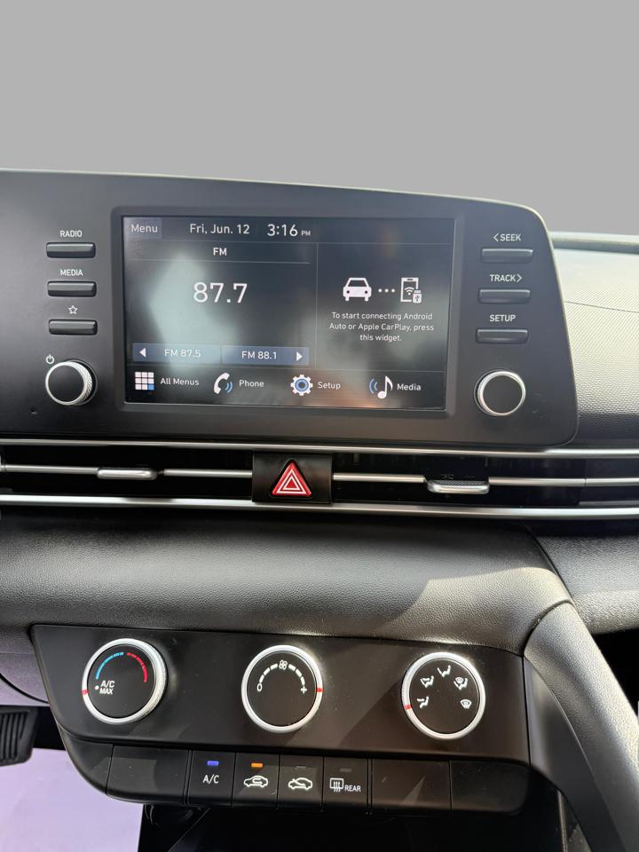 Hyundai Elantra SE IVT 2025