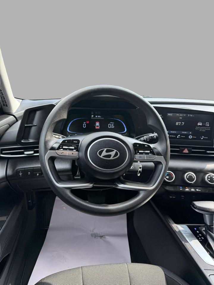 Hyundai Elantra SE IVT 2025