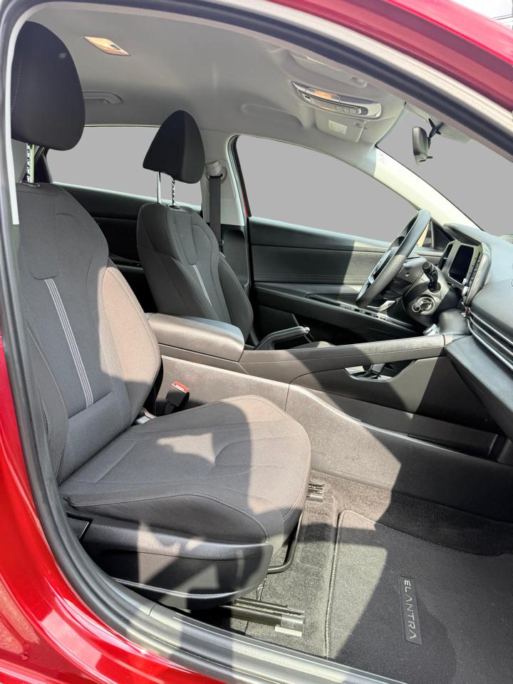 Hyundai Elantra SE IVT 2025