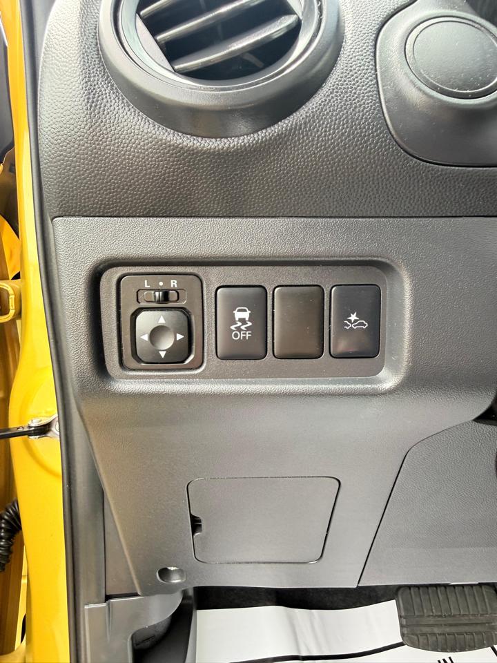 Mitsubishi Mirage ES CVT 2024