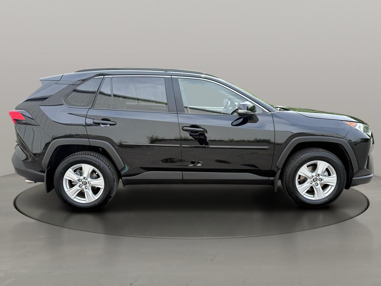 Toyota RAV4 XLE AWD (Natl) 2019