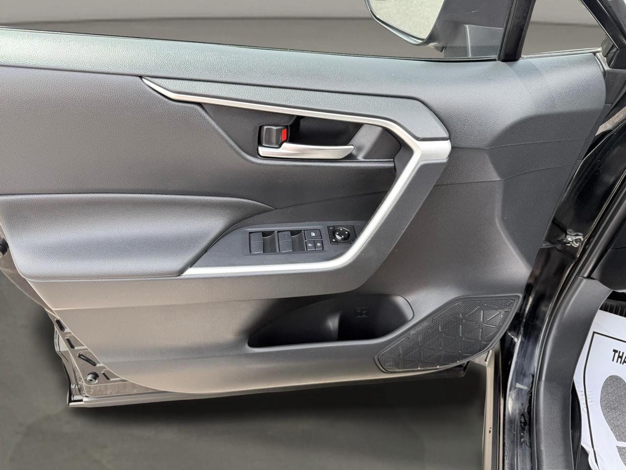 Toyota RAV4 XLE AWD (Natl) 2019