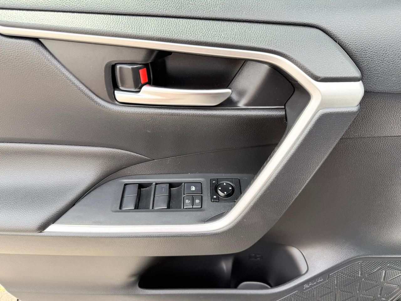 Toyota RAV4 XLE AWD (Natl) 2019