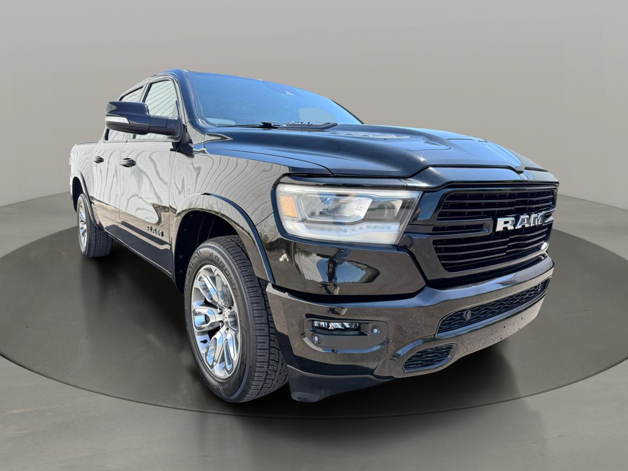RAM 1500 Laramie 4x4 Crew Cab 5'7" Box 2022