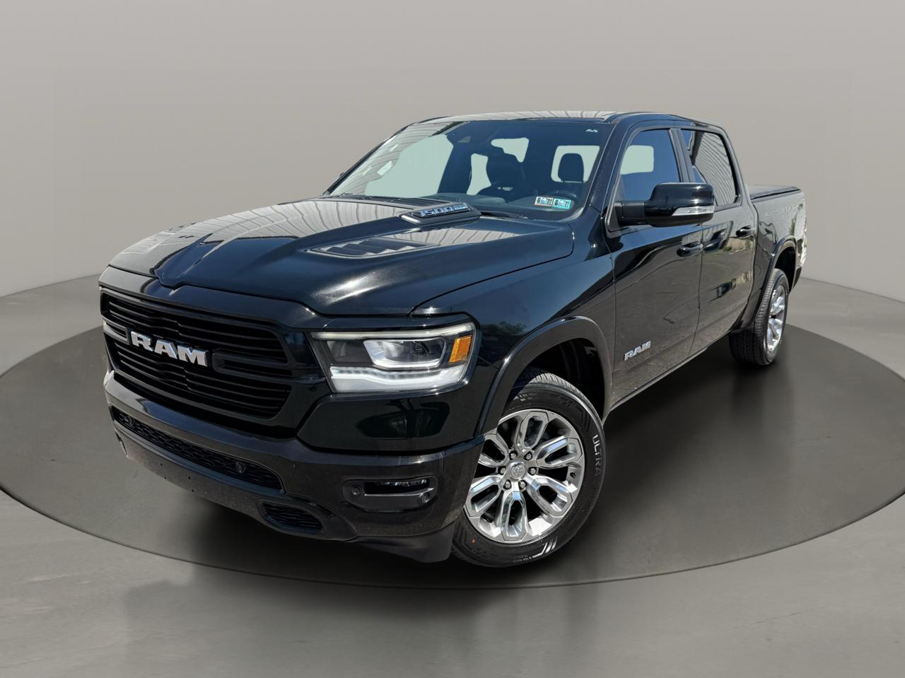 RAM 1500 Laramie 4x4 Crew Cab 5'7" Box 2022