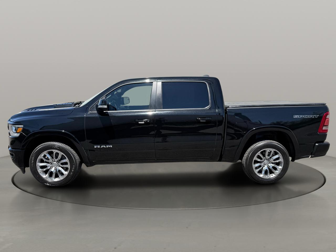 RAM 1500 Laramie 4x4 Crew Cab 5'7" Box 2022