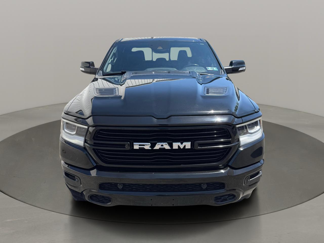 RAM 1500 Laramie 4x4 Crew Cab 5'7" Box 2022