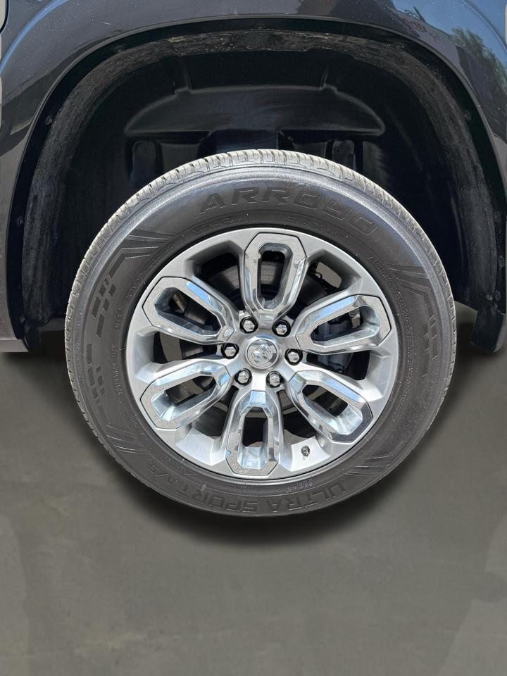 RAM 1500 Laramie 4x4 Crew Cab 5'7" Box 2022