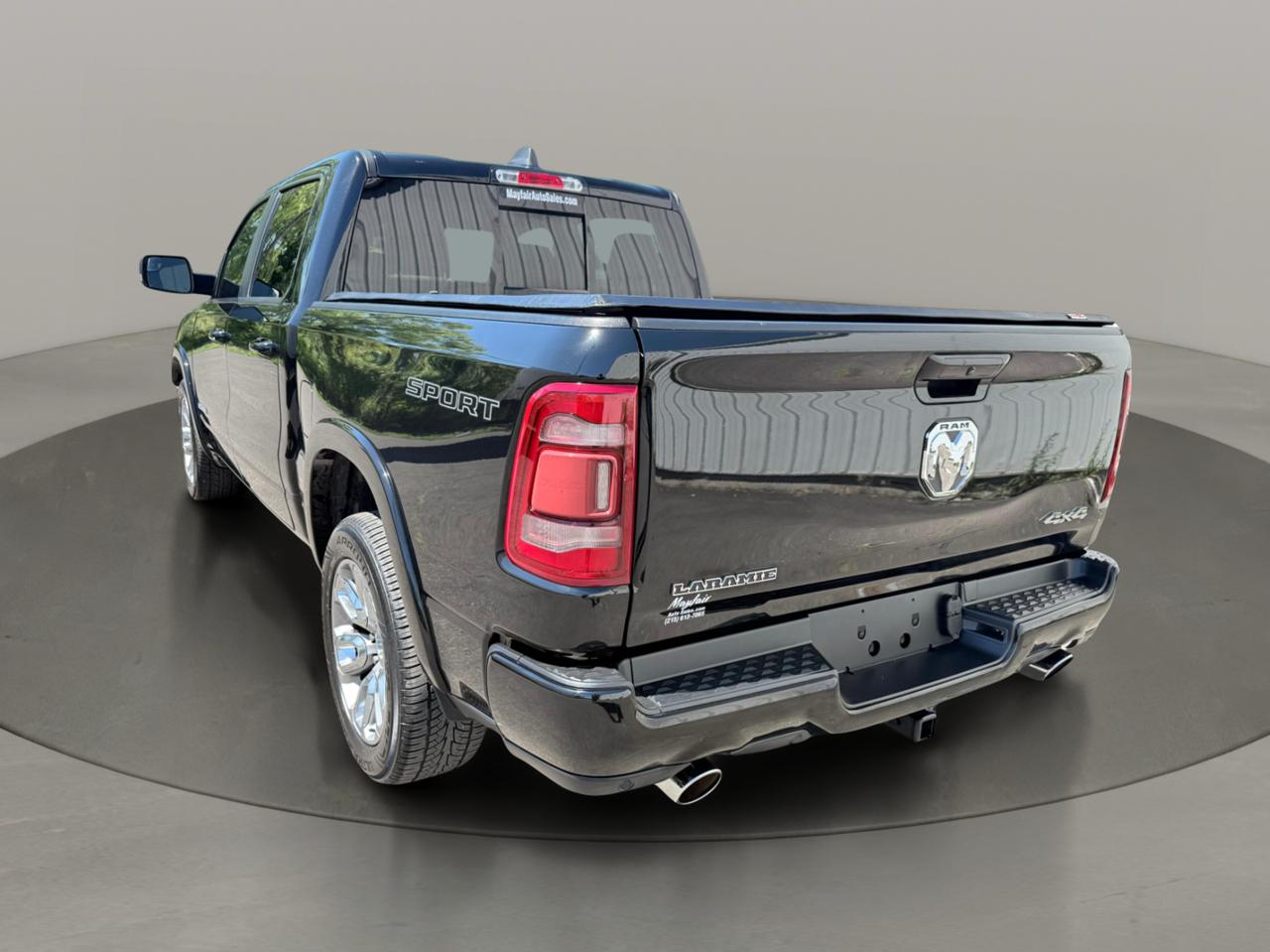 RAM 1500 Laramie 4x4 Crew Cab 5'7" Box 2022