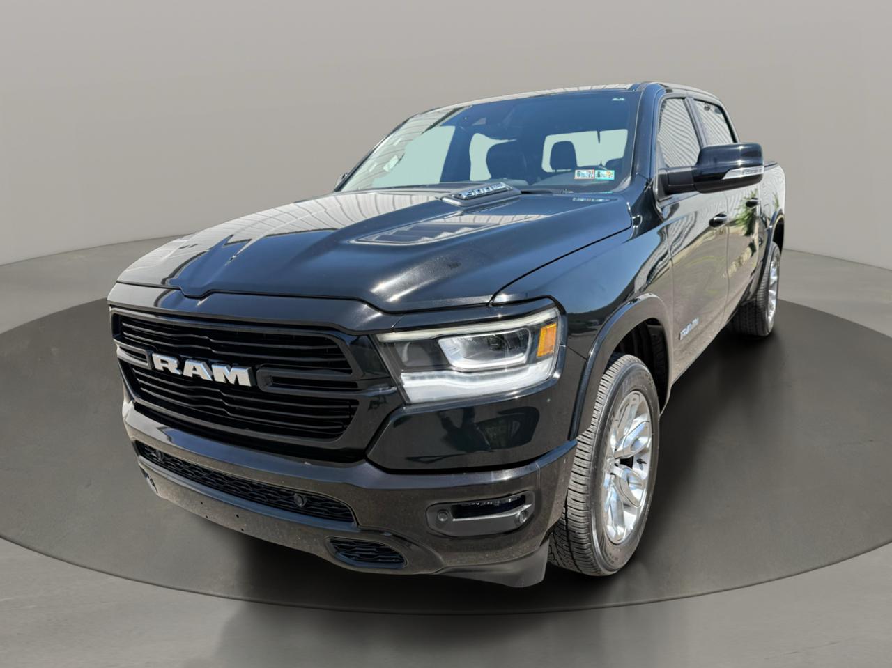 RAM 1500 Laramie 4x4 Crew Cab 5'7" Box 2022