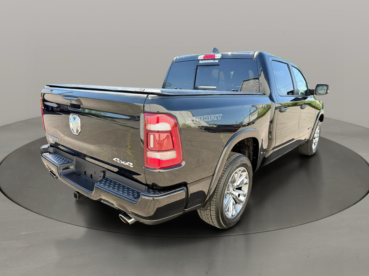 RAM 1500 Laramie 4x4 Crew Cab 5'7" Box 2022