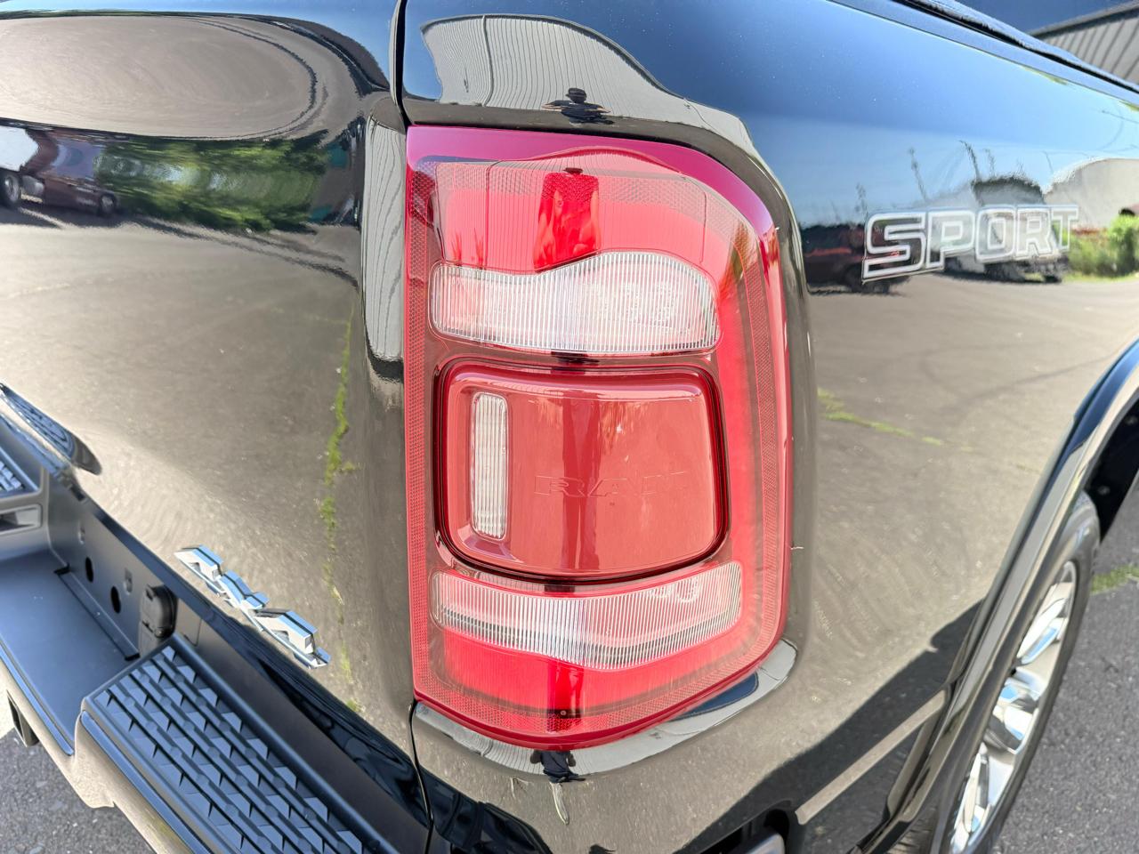 RAM 1500 Laramie 4x4 Crew Cab 5'7" Box 2022