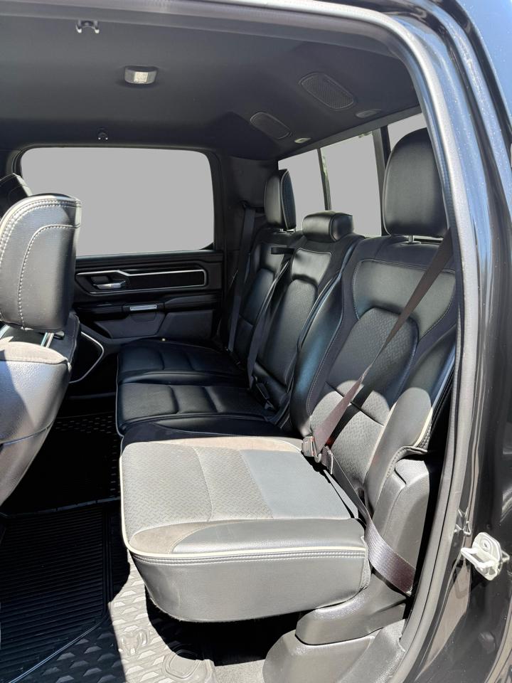 RAM 1500 Laramie 4x4 Crew Cab 5'7" Box 2022