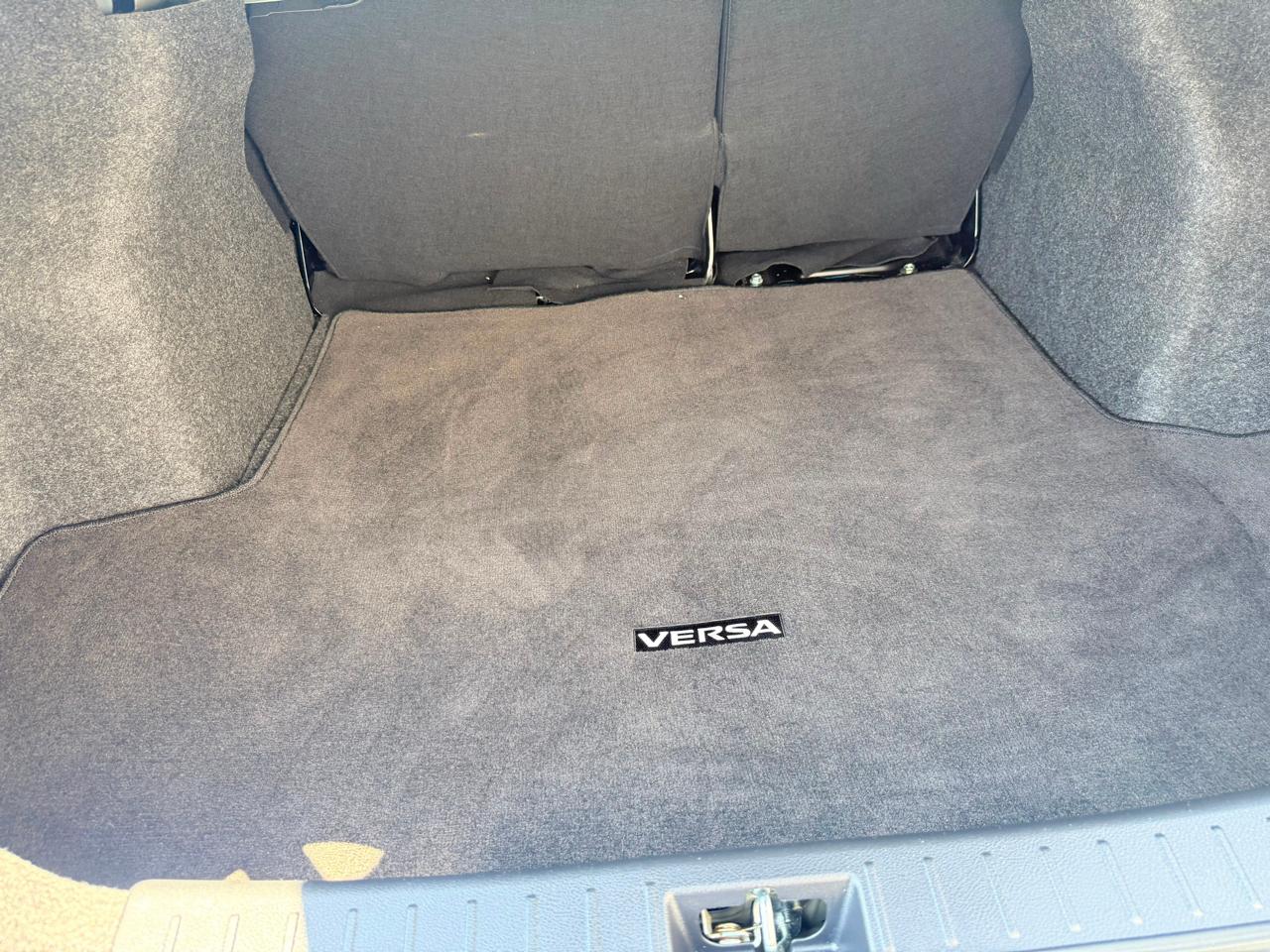 Nissan Versa SR CVT 2022