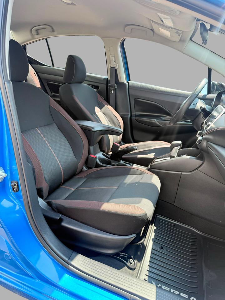 Nissan Versa SR CVT 2022