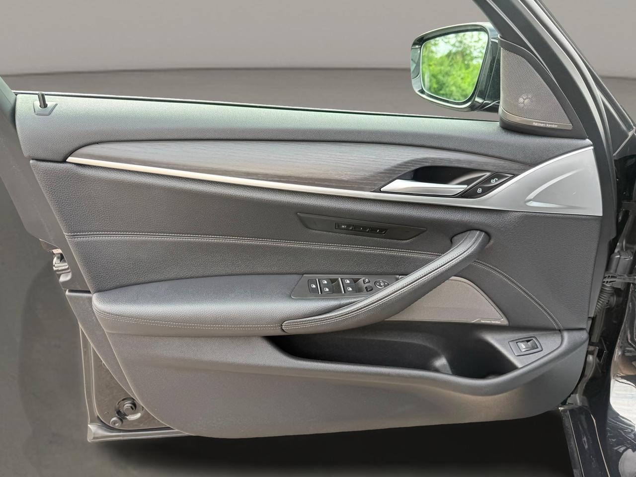 BMW 5 Series 540i xDrive Sedan 2023