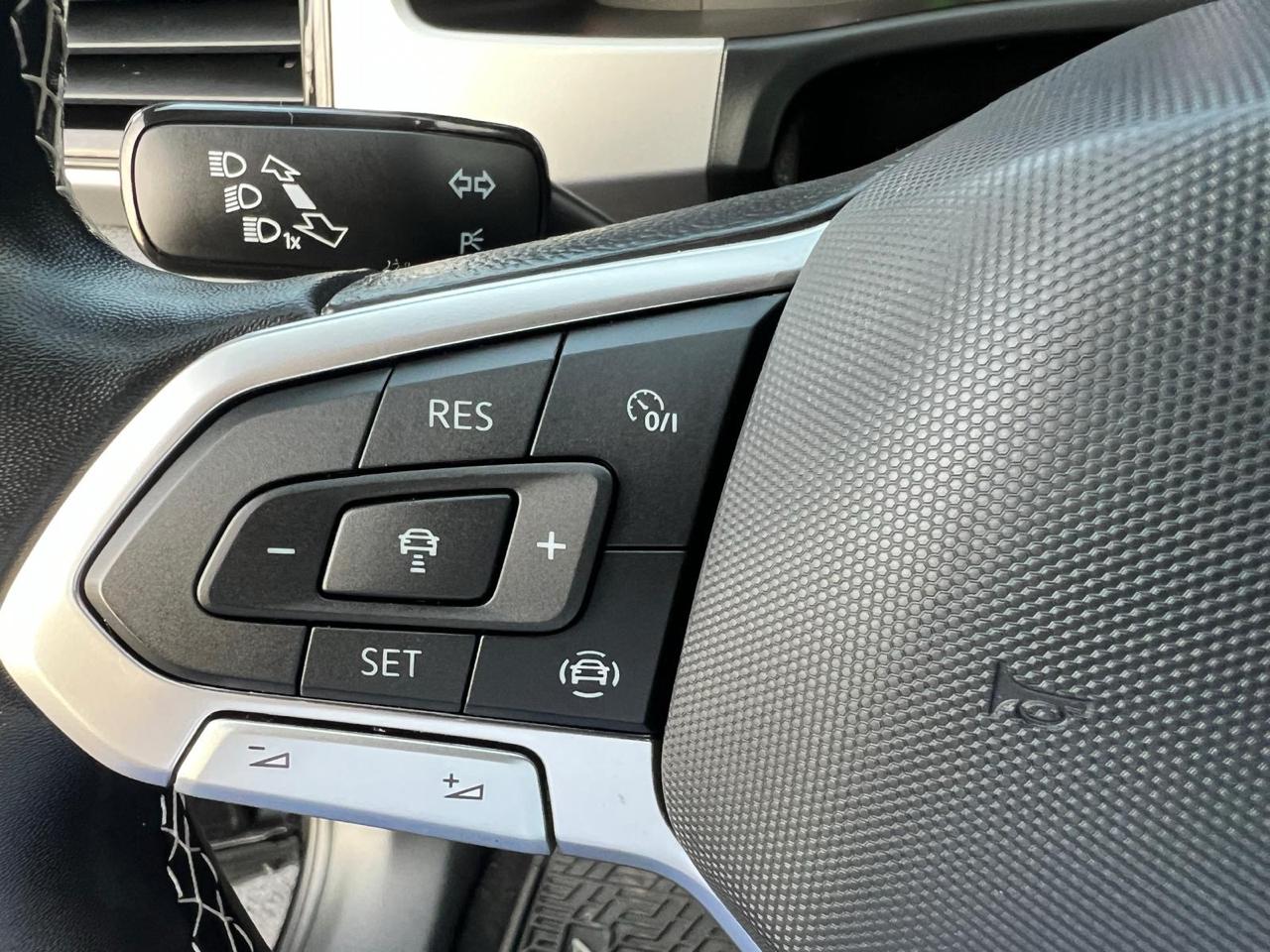 Volkswagen Atlas Cross Sport 3.6L V6 SE w/Technology 4MOTION 2023