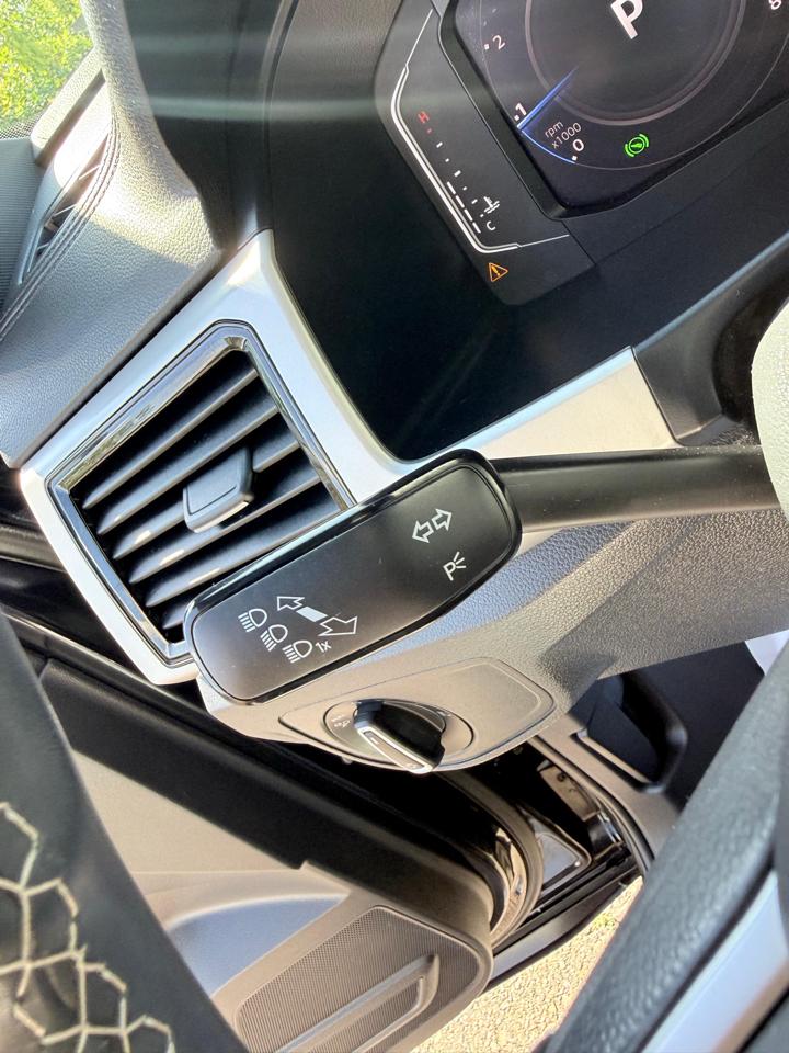Volkswagen Atlas Cross Sport 3.6L V6 SE w/Technology FWD 2023