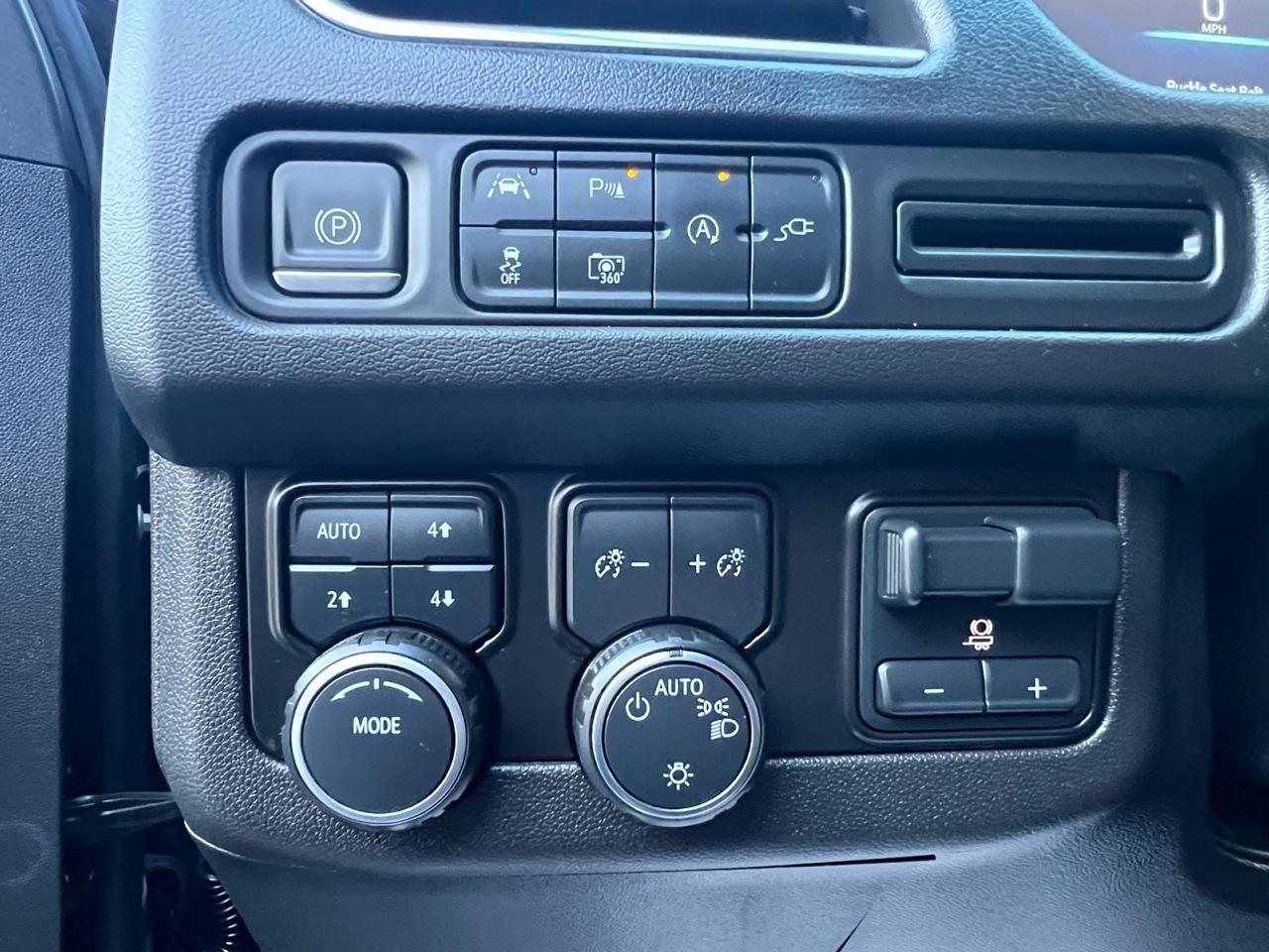 Chevrolet Suburban 4WD 4dr LT 2022
