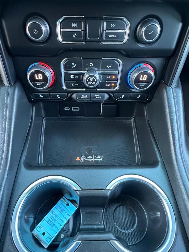 Chevrolet Suburban 4WD 4dr LT 2022