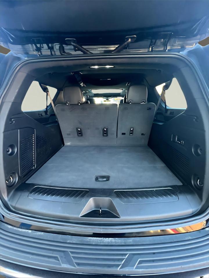 Chevrolet Suburban 4WD 4dr LT 2022