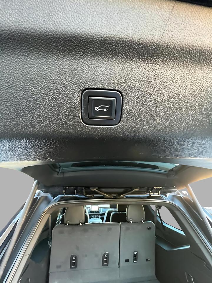 Chevrolet Suburban 4WD 4dr LT 2022