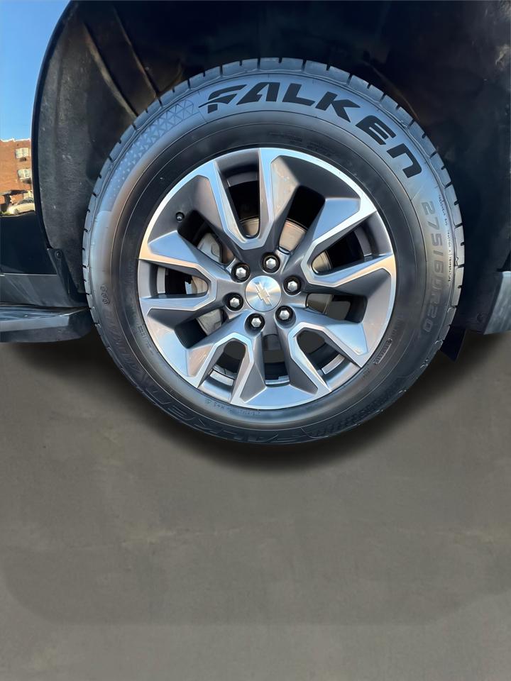 Chevrolet Suburban 4WD 4dr LT 2022